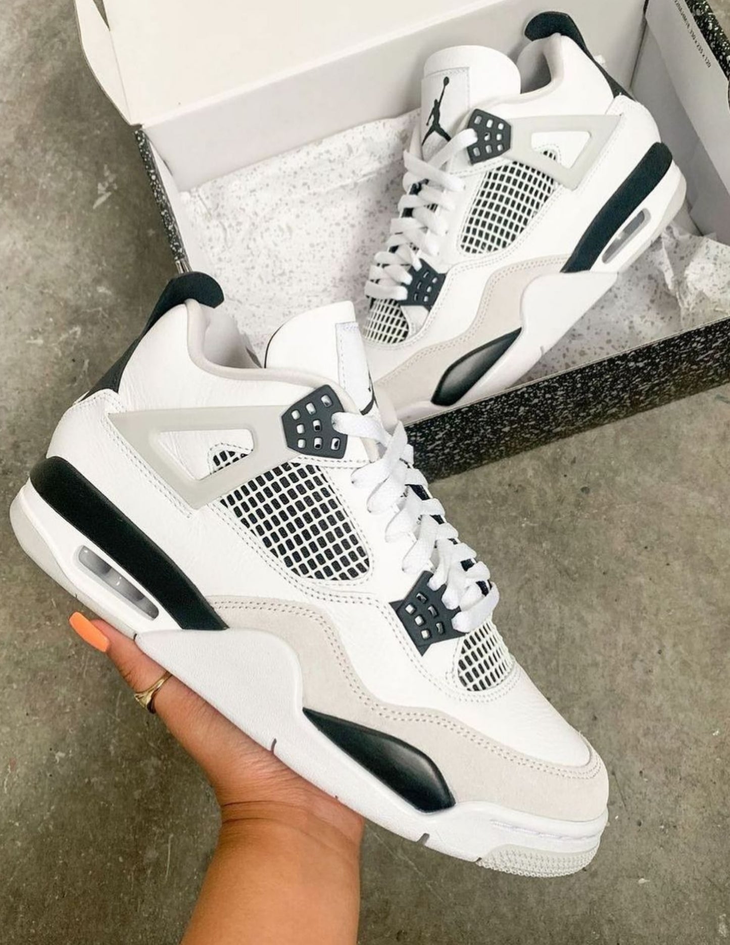 Air Jordan 4